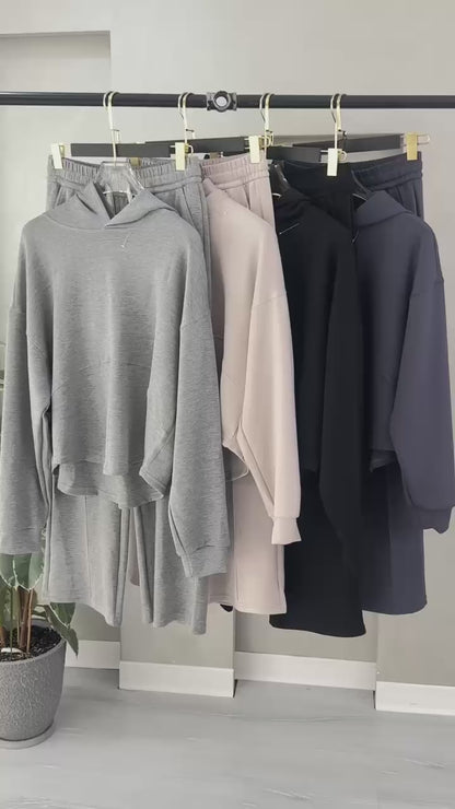 بدلة نسائي كلاسيكية