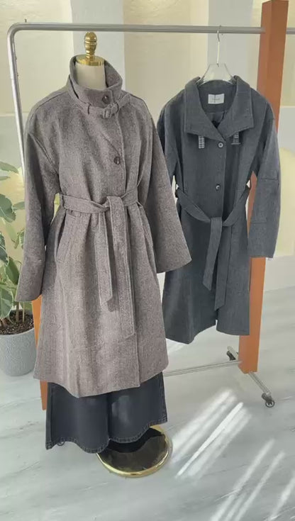 جاكيت جوخ نسائي مغلق بأناقة