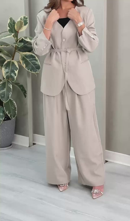 بدلة نسائي بخصر ملفوف