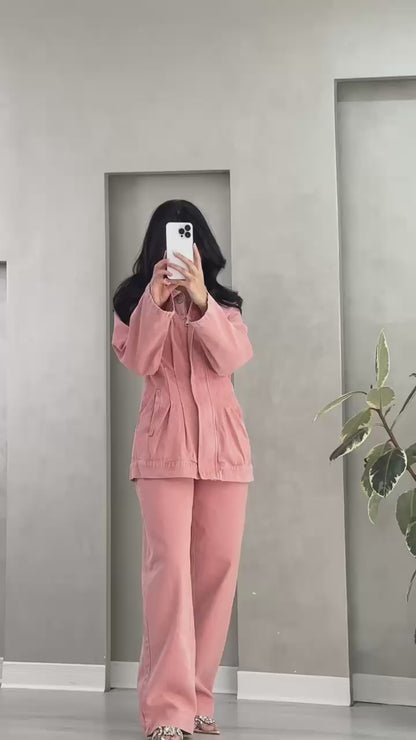 بدلة بتصميم خصر انيق