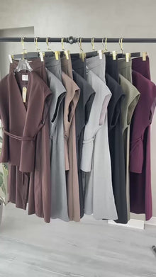 بدلة نسائي من غير اكمام