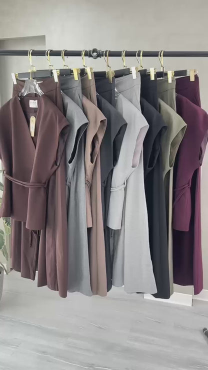 بدلة نسائي من غير اكمام