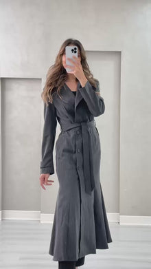 جاكيت طويل بقصة مموجة