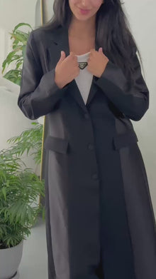 جاكيت نسائي بجيبين