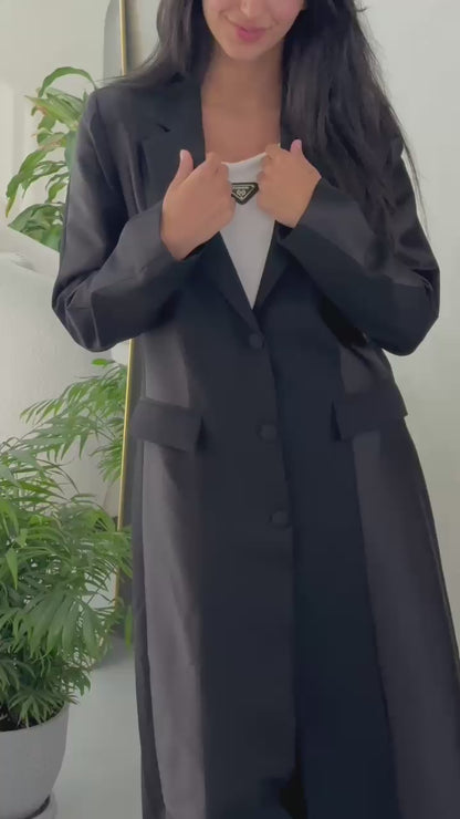 جاكيت نسائي بجيبين