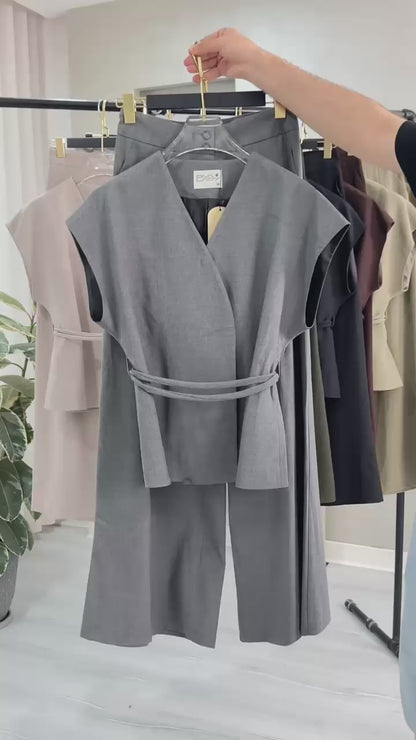 بدلة نسائي من غير اكمام