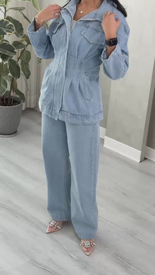 بدلة بتصميم خصر انيق