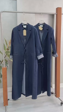 جاكيت جينز طويل بقصة مُحكمة